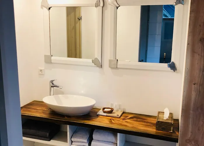 Hof Bed and Breakfast 4*